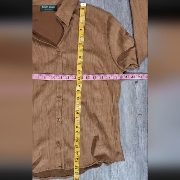 Lemon Grass Studio Women's Large Buttondown Light Brown Suede Texture - Picture 8 of 10